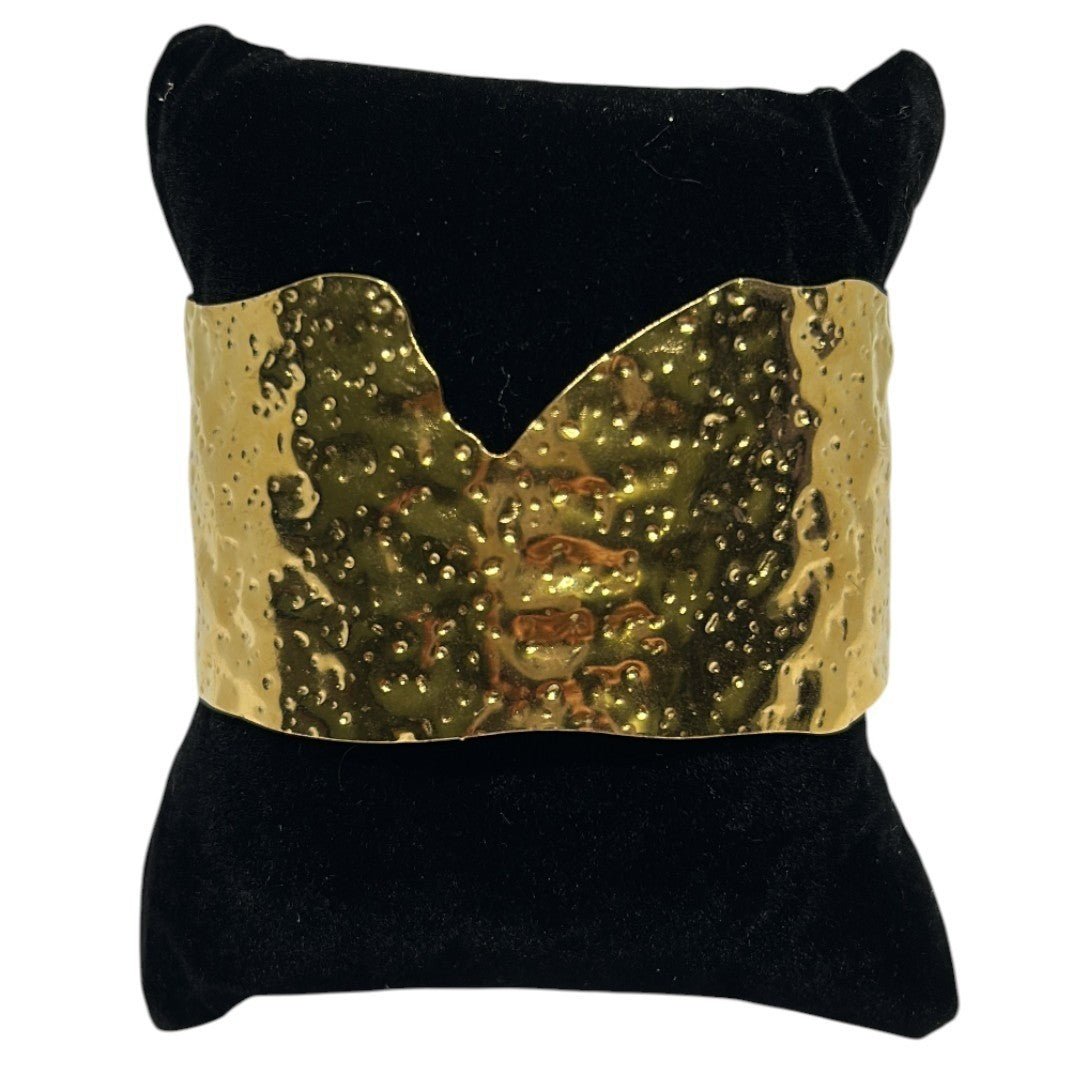 AQUA Shashi Textured Cuff Bracelet - Haute Poppy