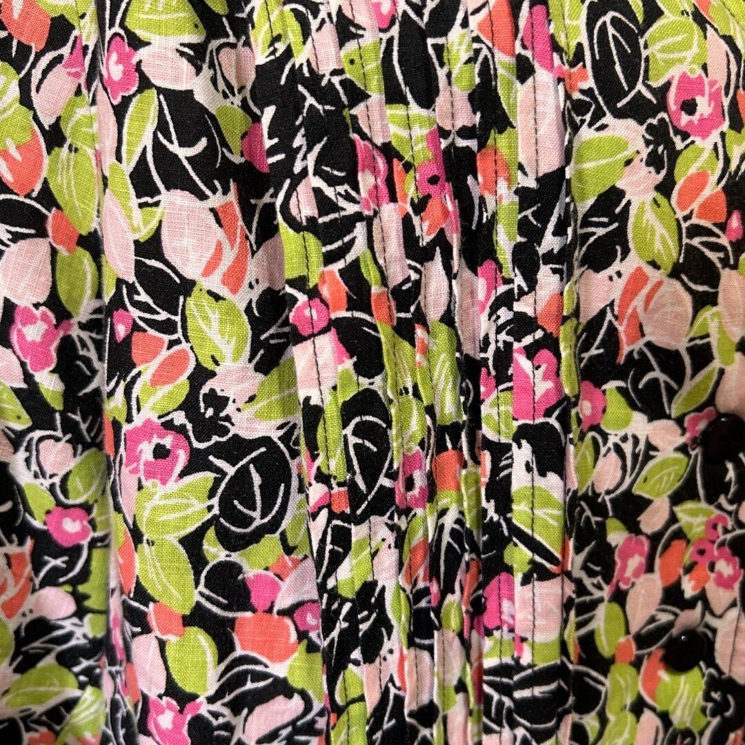 Kim Rogers Floral Print Pleated Button Down Shirt - Haute Poppy