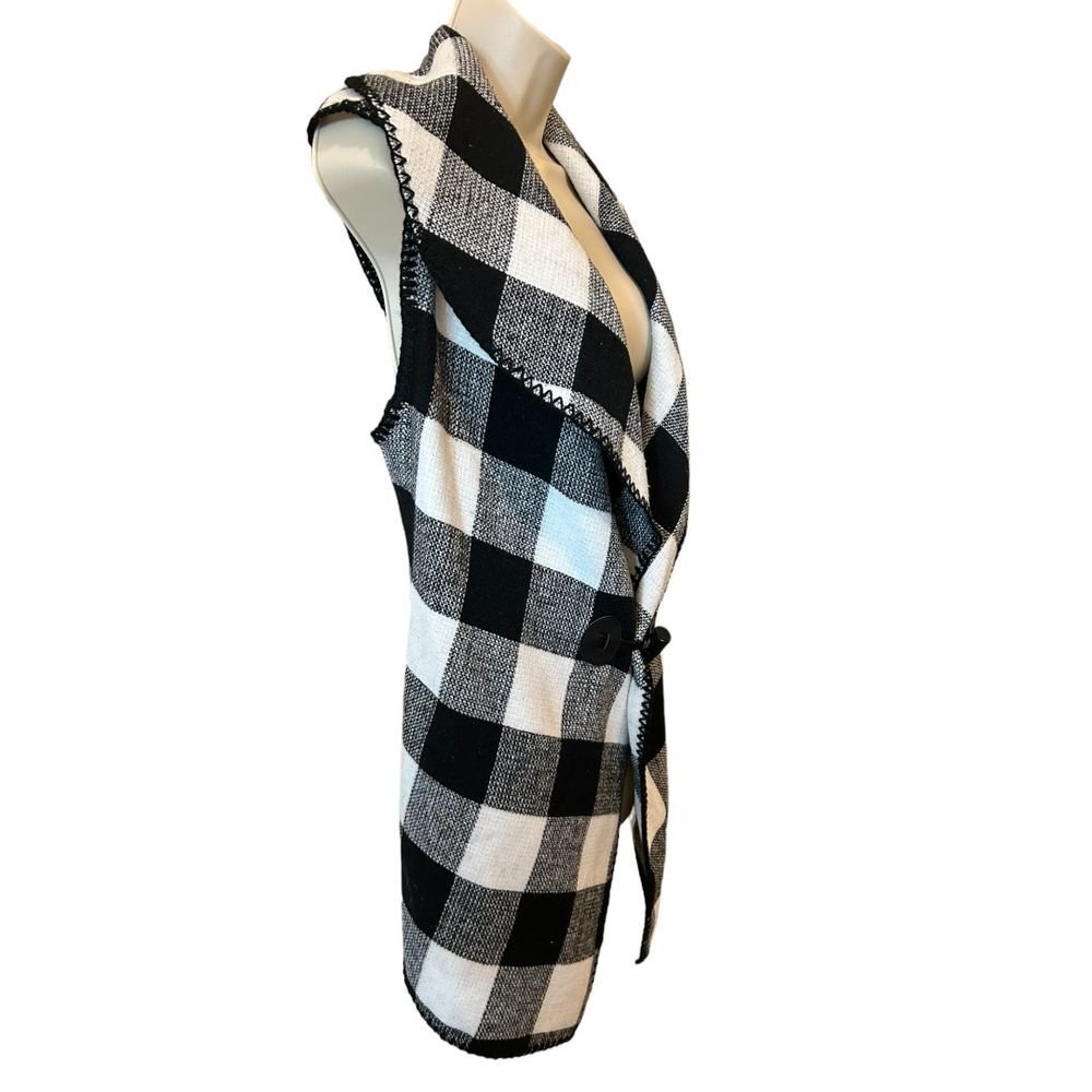 Mudpie Black & White Buffalo Check Sleeveless Vest OS - Haute Poppy