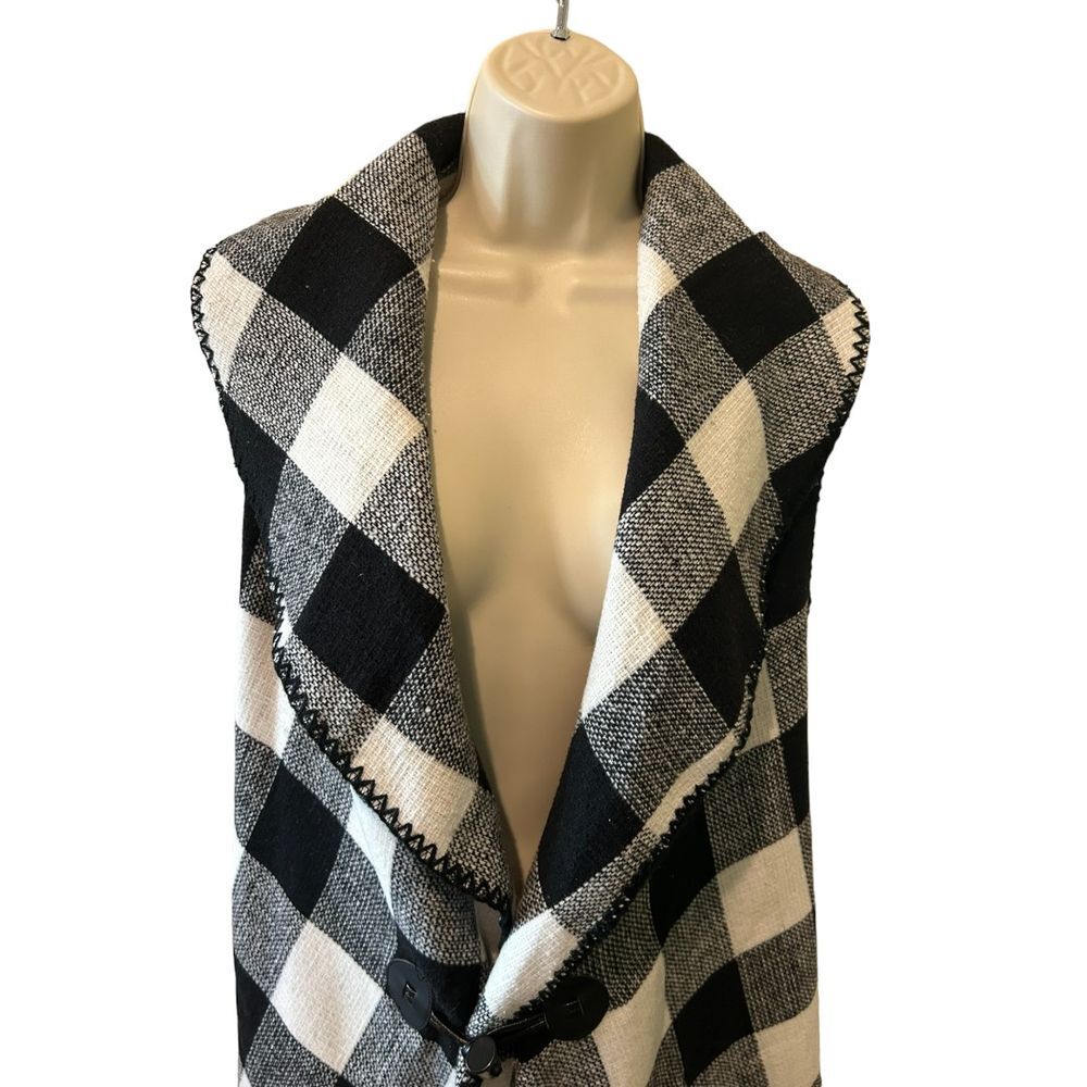Mudpie Black & White Buffalo Check Sleeveless Vest OS - Haute Poppy